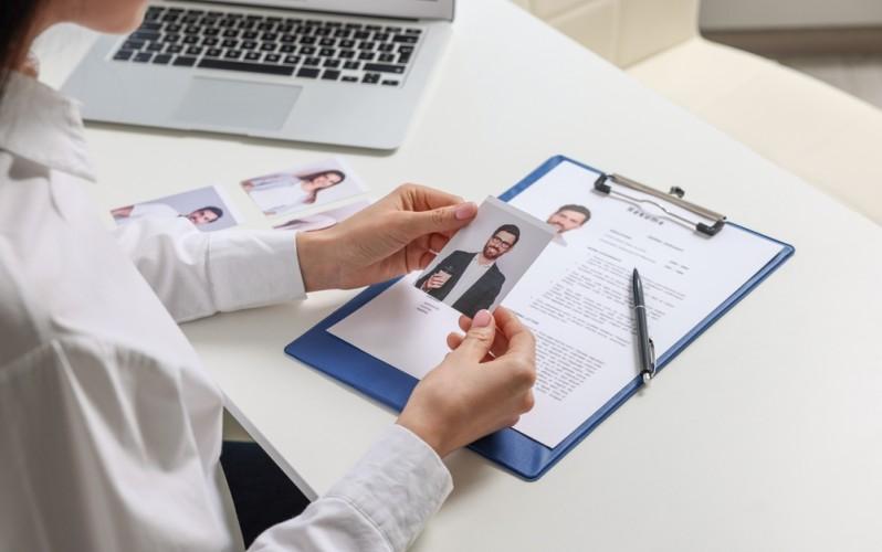 Best Practices for a Professional CV Photo: What to Avoid
